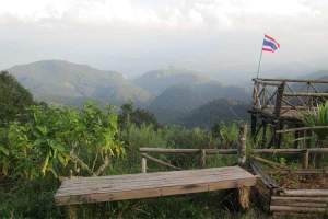 Utsikt over nasjonalparken Pong Nam Dang fra fjellet Doi Ang Khang nordvest i Chiang Mai. Dette er et populært sted for teltturister. 