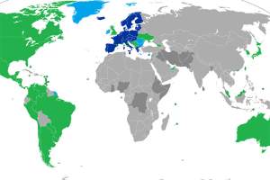 Grønne land har visumfritak i Schengen. Thailand er ikke blant dem. Grå land må ha visum, mørkegrå land også transittvisum.