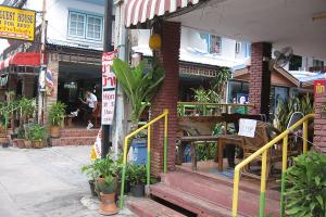 På Jomtien Beach Soi 7 hersket det forvirring. Noen barer er stengt, andre ikke.